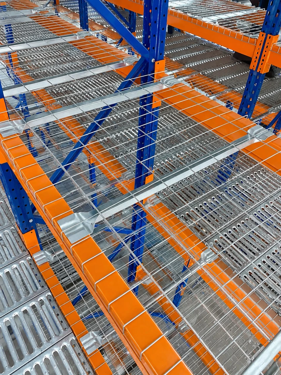 Warehouse pallet rack wire mesh decking project